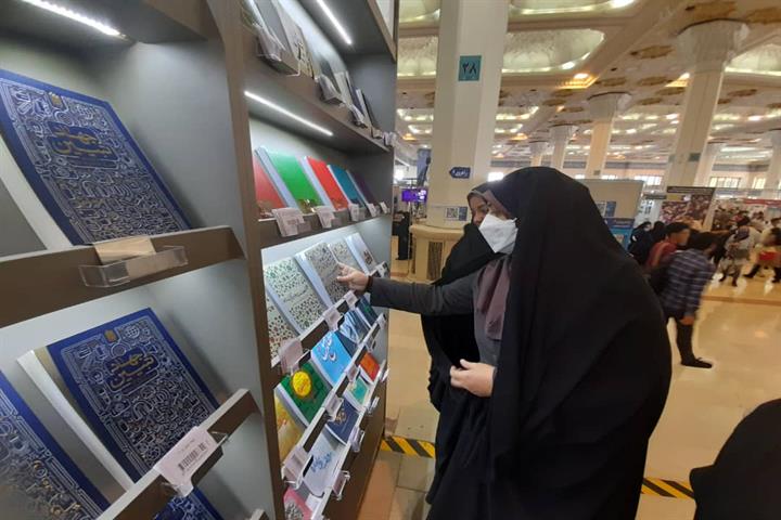  بازدید رئیس کمیسیون فرهنگی شورا از نمایشگاه کتاب